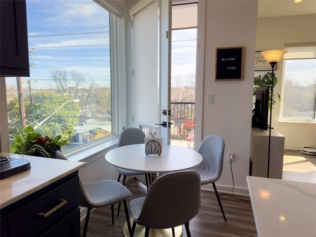 Building Photo - 2804 S 1st St