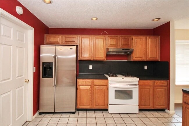 Building Photo - 8009 Cahill Dr