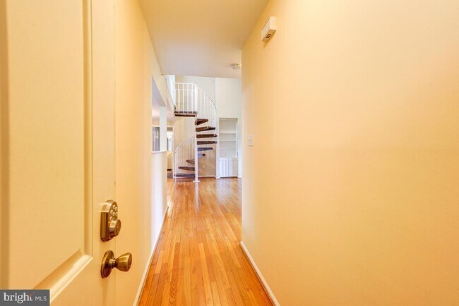 Building Photo - 20649 Shadyside Way
