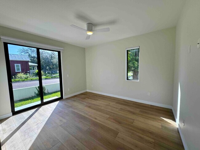 Building Photo - 2402 N Ola Ave