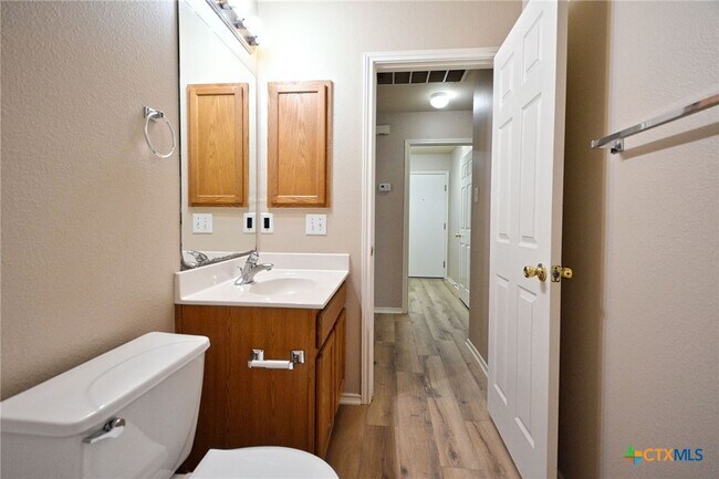 Building Photo - 2489 Medina Dr