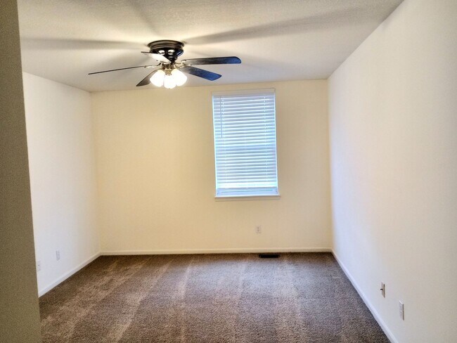 Building Photo - 2401-2403-2403 Northampton Dr