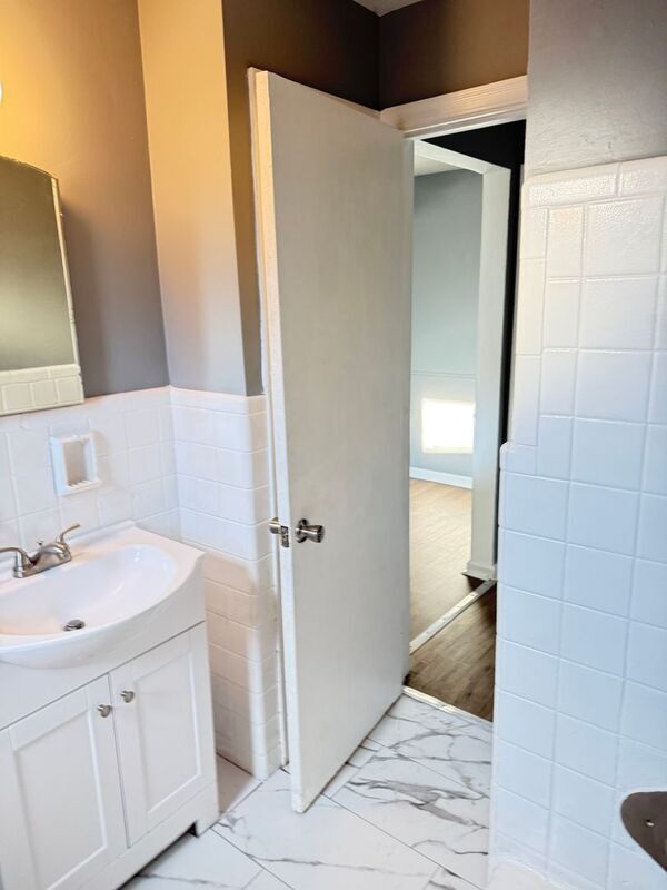 Building Photo - 3926 E Gatewood Ln