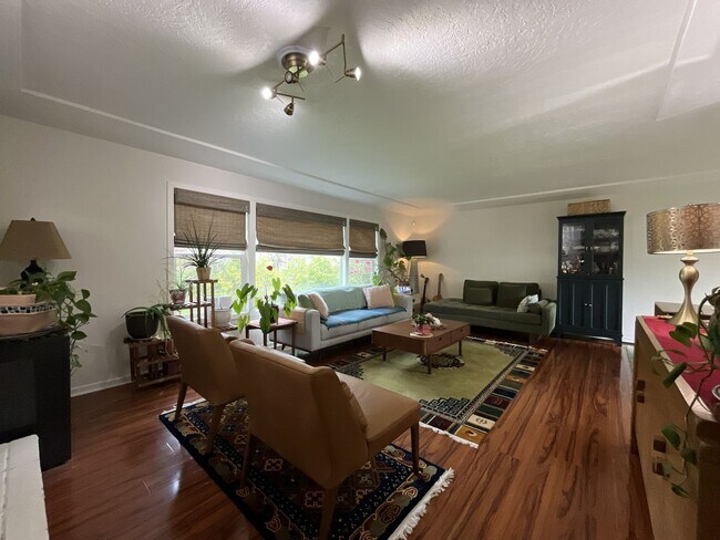 Building Photo - Comfortable Living in Bethany with Two Separate Units, Expansive 0.45-Acre Lot & Versatile Detach...