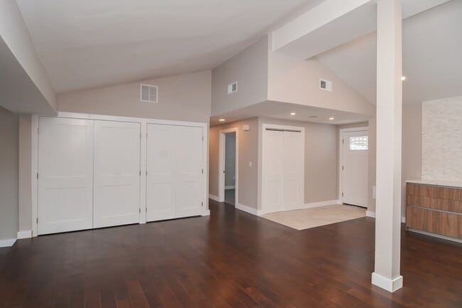 Building Photo - 27 Fenway Dr