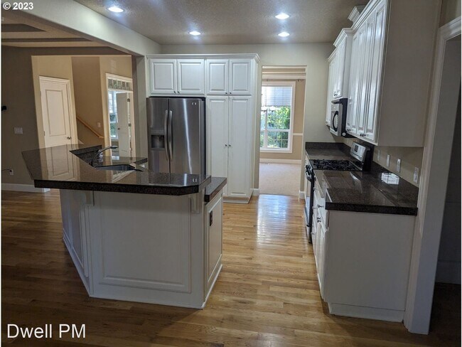 Building Photo - 4 br, 3 bath House - 5640 SW Stott Ave