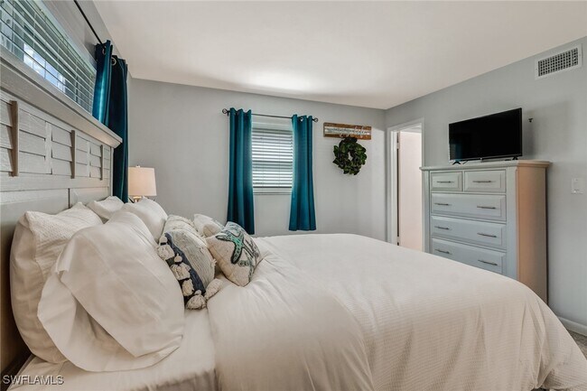 Building Photo - 1351 Curlew Ave