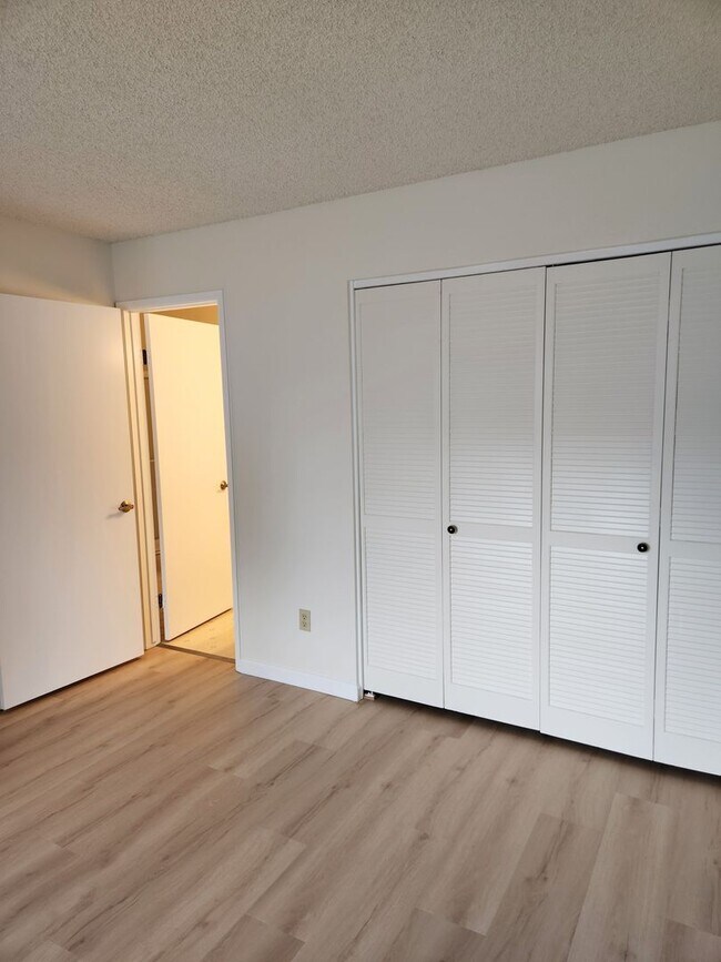 Building Photo - Great location,  2 bedroom 2 bathroom in O...
