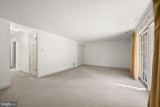 Building Photo - 20 Tenby Ct