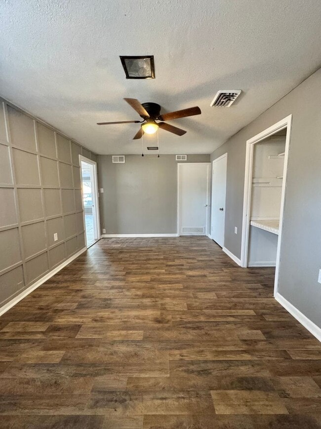 Building Photo - 1 Bedroom Home across from Angelo State Un...