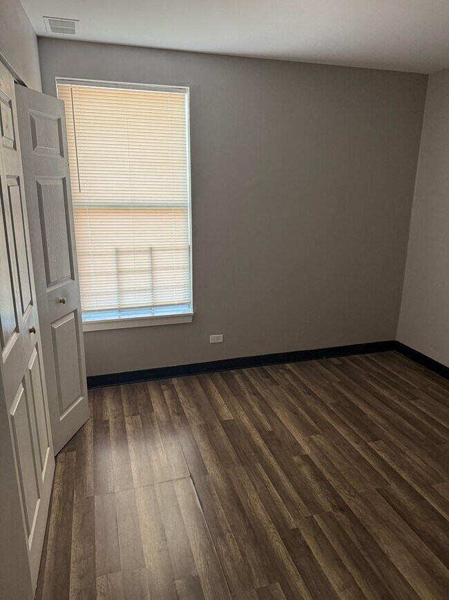 Building Photo - 4 bedroom in Chicago IL 60612