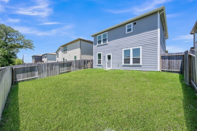 Building Photo - 7314 Madison Cmns Ln