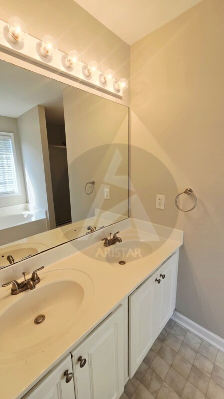 Building Photo - 2624 McGuire Dr