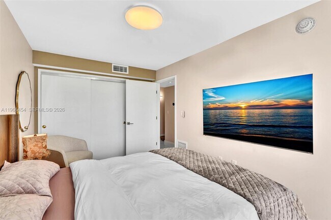 Building Photo - 9901 E Bay Harbor Dr