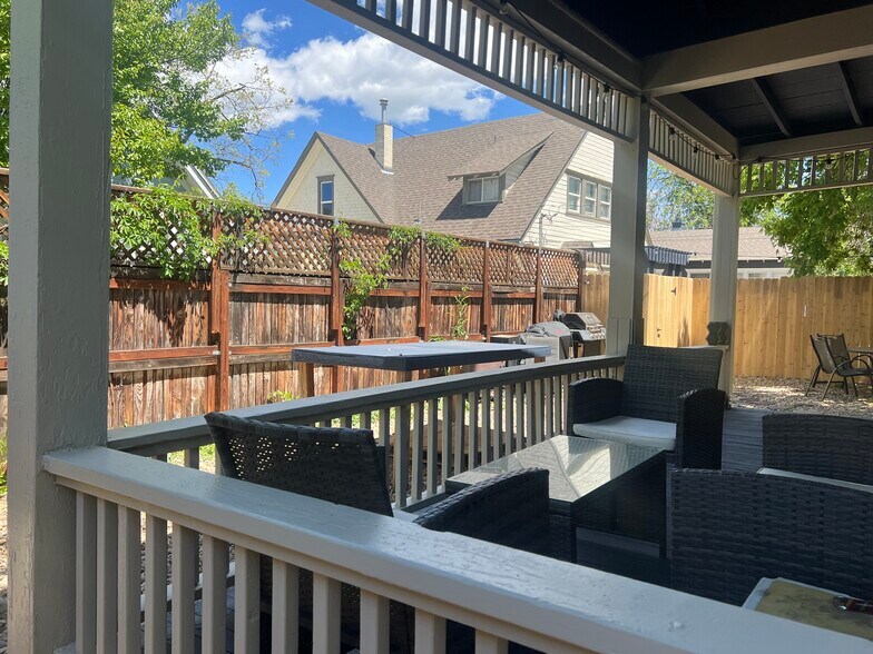 Centrally located on the Hill. Easy walk to CU, Pearl St. & hiking trails. - 920 University Ave
