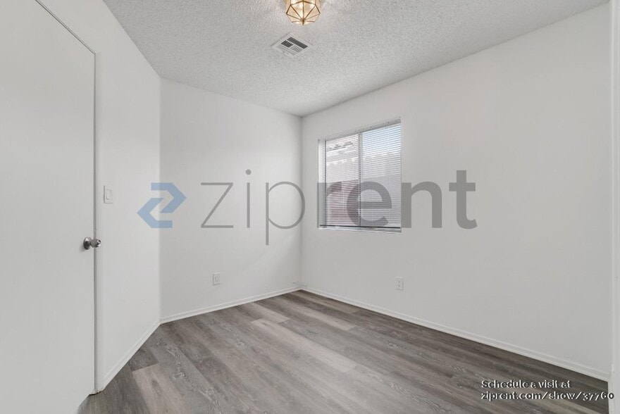 Building Photo - 10005 Dove Ridge Dr