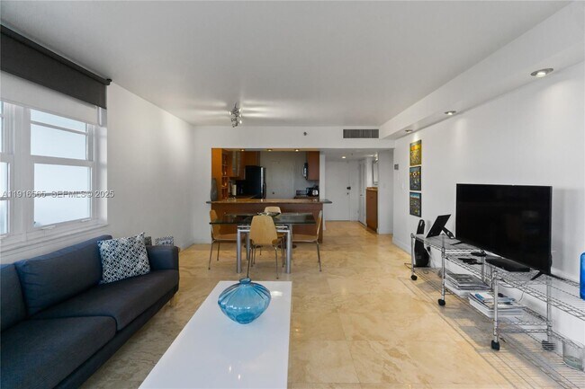 Building Photo - 100 Lincoln Rd