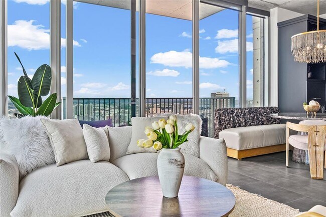 Building Photo - 777 N Ashley Dr