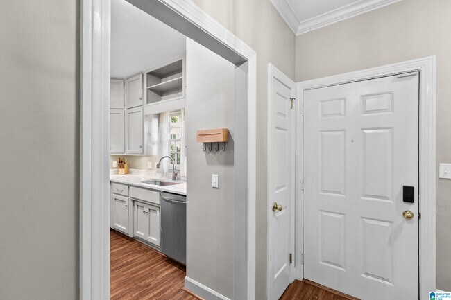 Building Photo - 1227 33rd St S