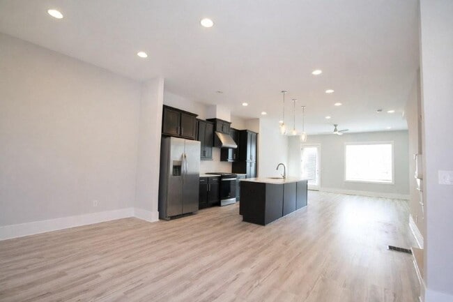 Building Photo - 2475 Sycamore Rd NW