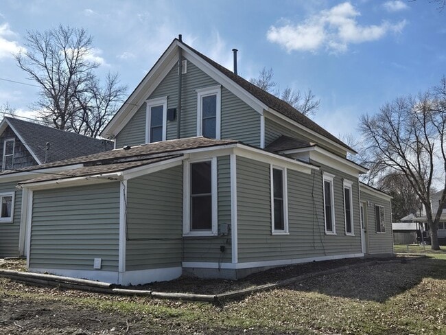Building Photo - 732 N 5th St