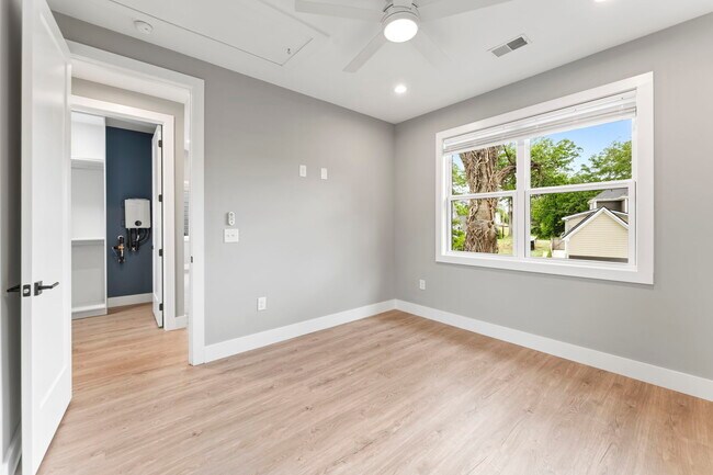 Building Photo - Medford Mews, Carriage House 317