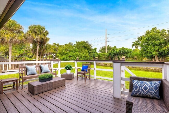 Building Photo - 16530 Royal Poinciana Ct