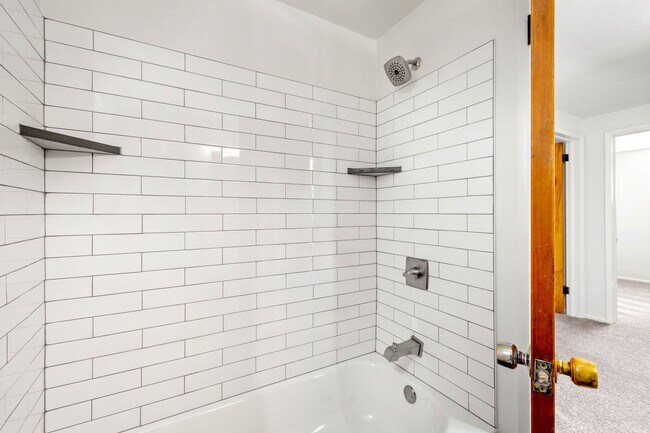 Building Photo - AVAILABLE SEPT 1ST!! GORGEOUS 3 BEDROOM IN...