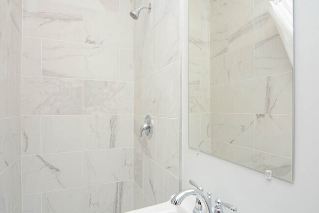 Building Photo - 728 St Johns Ave