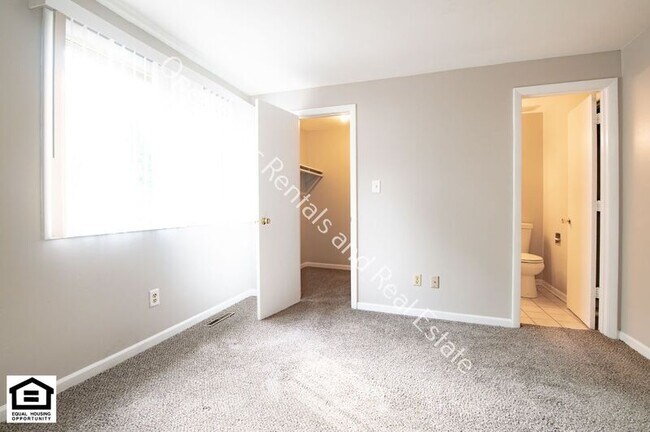 Building Photo - 15012 Tally Ho Dr