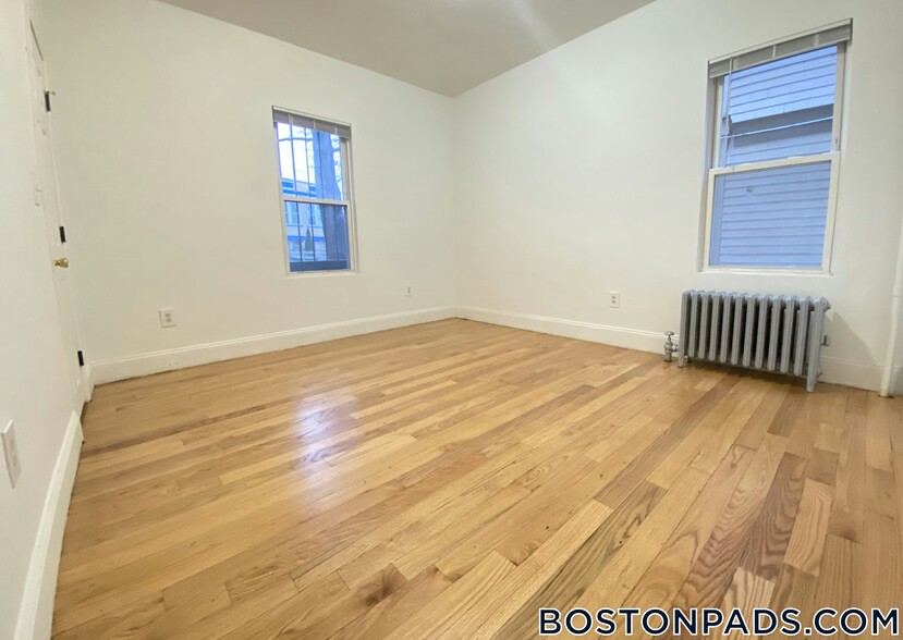 Building Photo - 46 Wildwood St