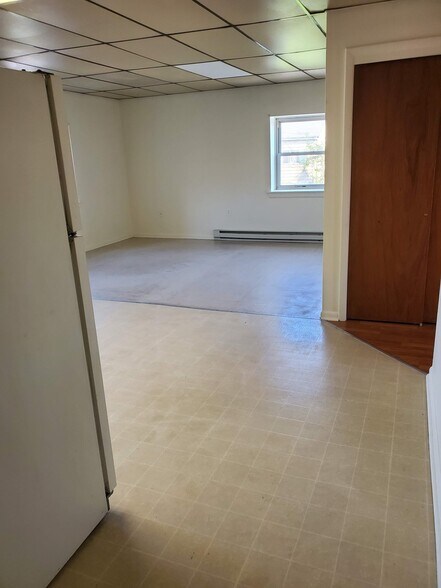 Building Photo - 201 Maple Ave