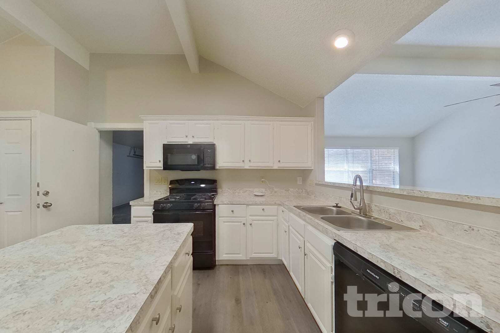 Building Photo - 1402 Baker Dr