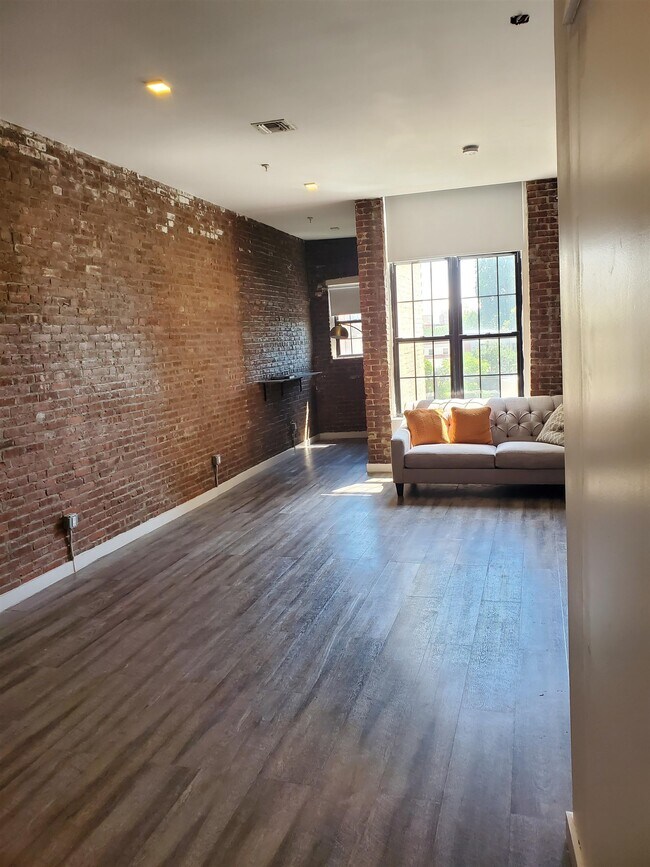 Building Photo - 139 Newark Ave