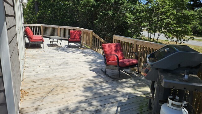 Building Photo - 102 W Windjammer Rd