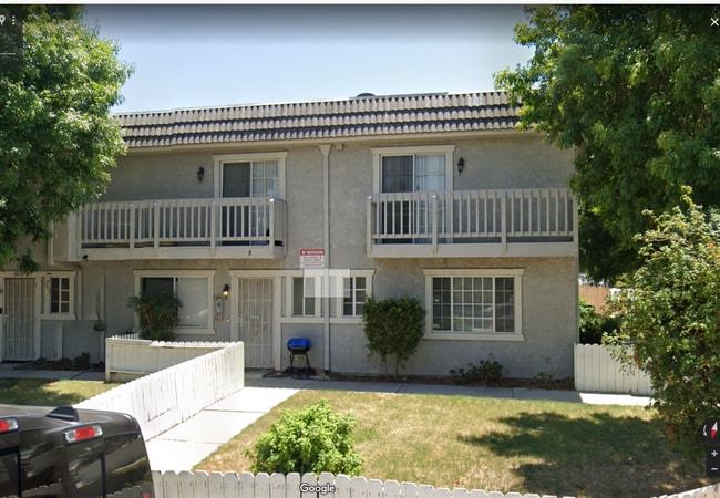 Building Photo - **MOVE-IN Special 1/2 off First Months Ren...