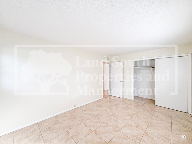 Building Photo - 738 Park Hill Ave