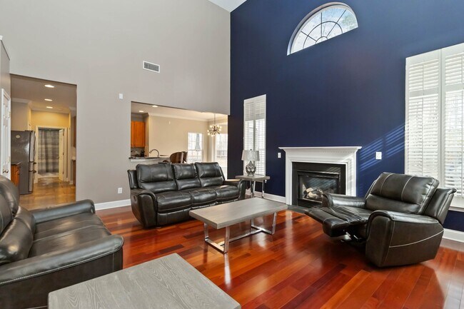 Building Photo - Beautiful Home just minutes from Mountain Island lake