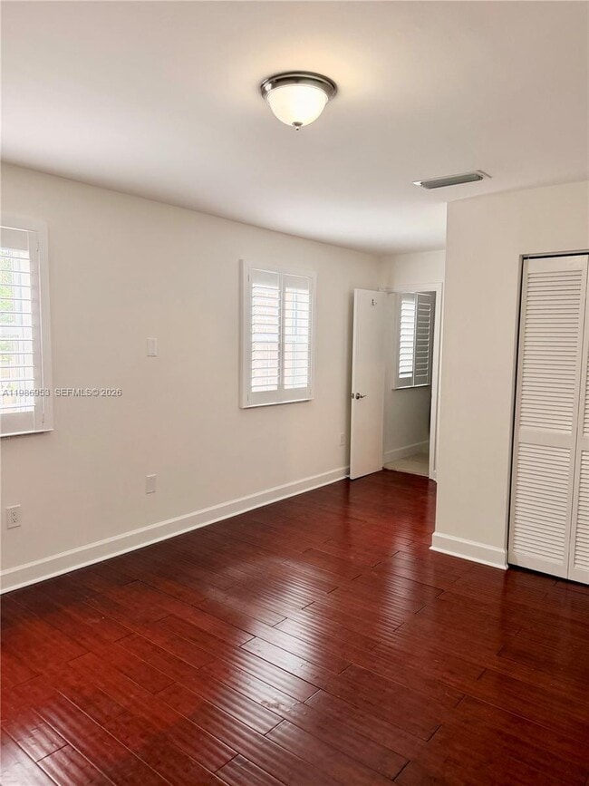 Building Photo - 5570 SW 70th Pl S