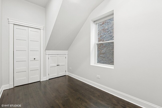Building Photo - 2234 W Medill Ave
