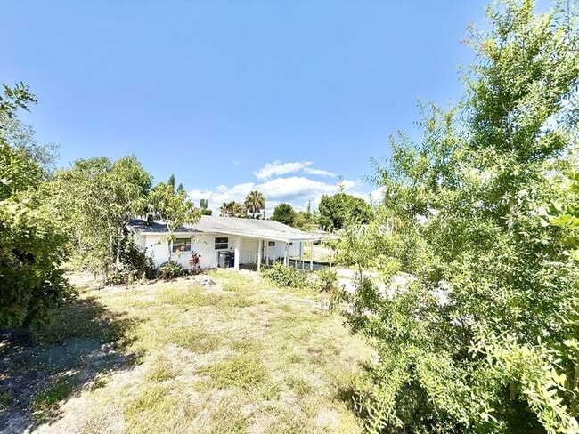 Building Photo - 605 64th Ave W