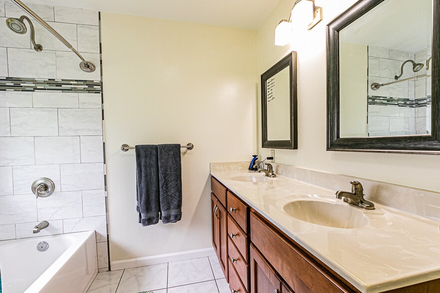 Master bath - 15-1834 13th Ave