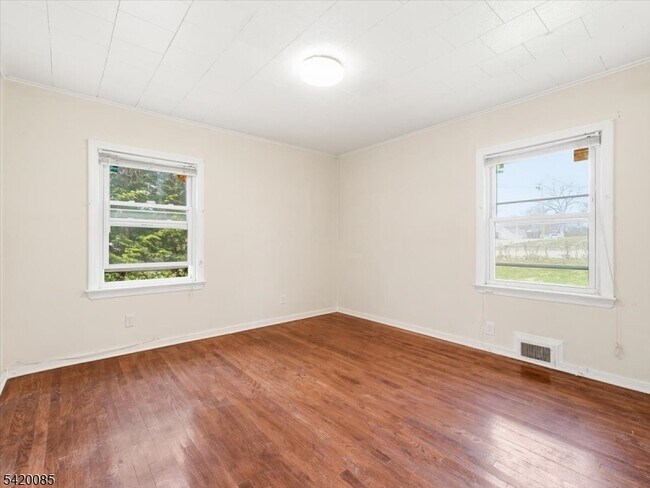 Building Photo - 95 Sycamore Ave