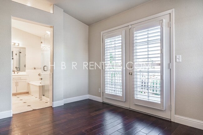 Building Photo - 422 Meyenberg Ave