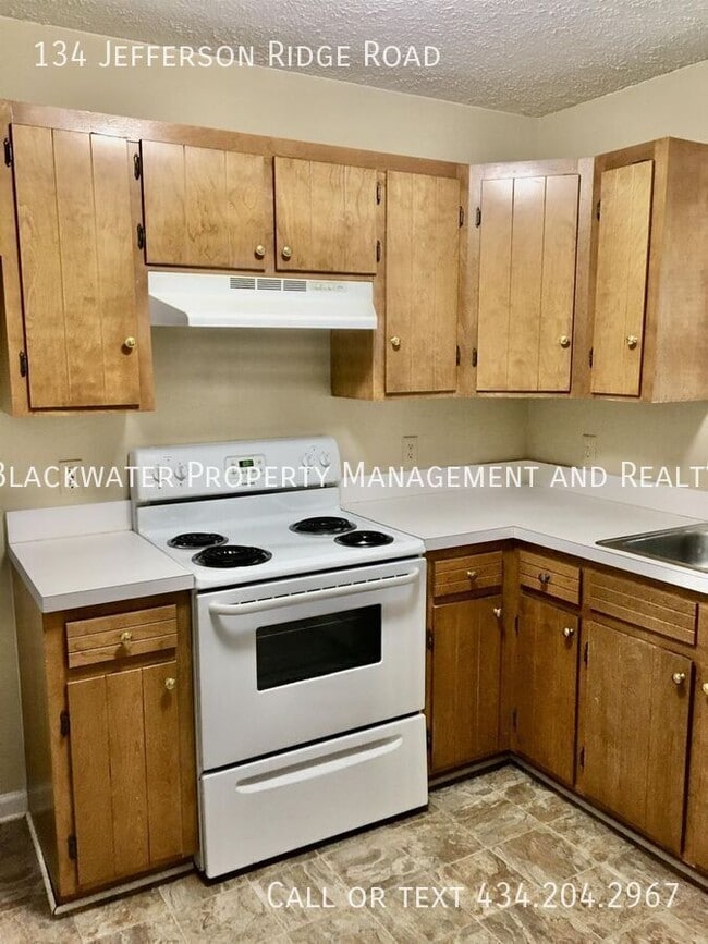 Building Photo - 134 Jefferson Ridge Rd