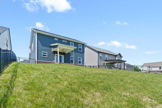 Building Photo - Pet Friendly Three Bedroom!