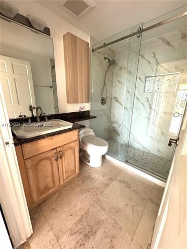 Building Photo - 1824 Brickell Ave