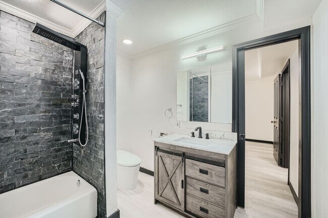 Building Photo - 4Bd/3.5Ba Medina House