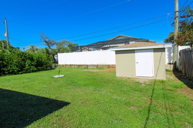 Building Photo - ** 2/2 HOME IN NAPLES PARK UNFURNISHED ** ...