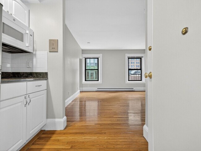 Building Photo - 232 Newbury St